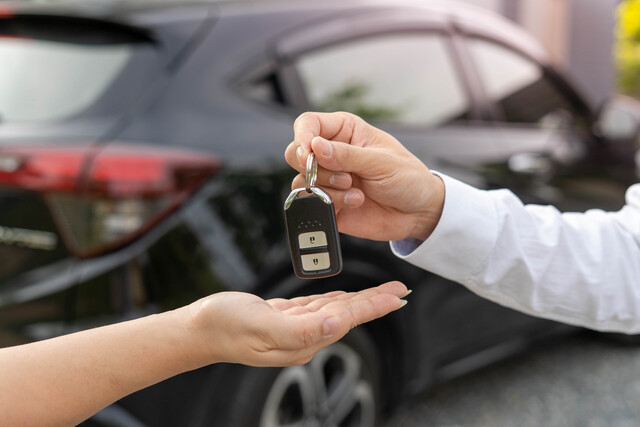 640-lease-rental-car-sell-buy-dealership-manager-send-car-keys-to-the-new-owner-sales-loan-credit-financial-rent-vehicle-insurance-renting-seller-dealer-installment-car-care-business